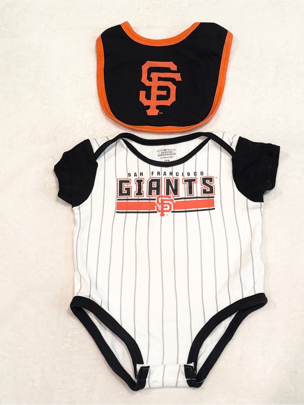 18 months San Francisco Giants Baby Onesie and Bib Set